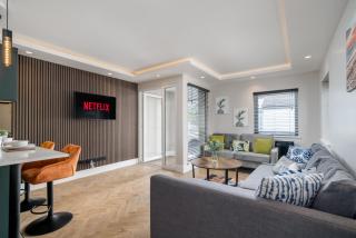 Skyvillion -COZY & AMAZING King 1Bed Apartment in London Cockfosters Mins to Tube - Cockfosters - 9