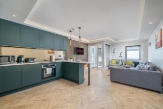 Skyvillion -COZY & AMAZING King 1Bed Apartment in London Cockfosters Mins to Tube - 7