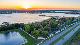 Charming Lakeview Retreat I - Orlando - 1