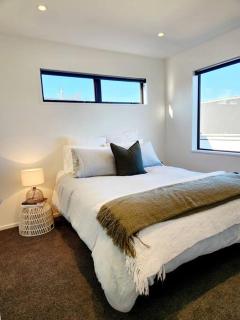 Contemporary Home with Carpark - Close to CBD! - 7