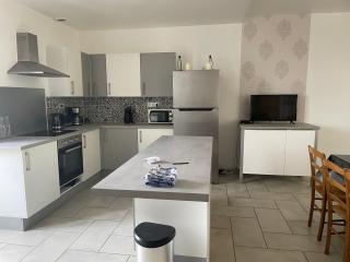 Grande maison avec piscine privée, 7 chambres et vue sur la campagne - FR-1-410-444 - Chemiré-en-Charnie - 8