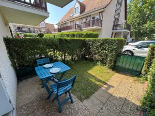 Rez-de-jardin avec accès direct à la plage, terrasse ensoleillée, idéal pour 3 personnes - FR-1-465-115 - Merville-Franceville-Plage - 4
