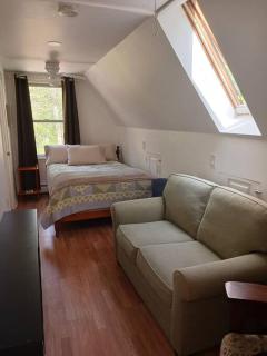 Charming Guest House! - - 3