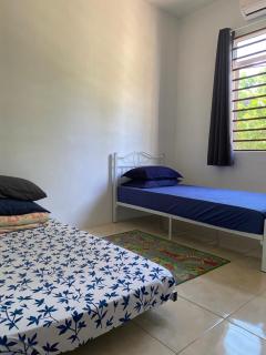 Azfar Homestay - Kangar - 9