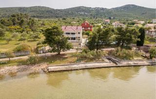 Beach Front Apartment In Mrljane - 5