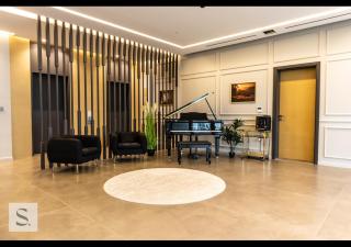 Plush 1 BDR Apt, Close to Metro - 3