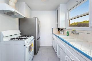 Dreamy Venice Gem Walk to Beach and Abbot Kinney - 9