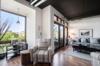 Luxurious 2BDR Loft Condo with Stunning Views in Grand Haven - Grand Haven - 4