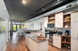 Luxurious 2BDR Loft Condo with Stunning Views in Grand Haven - Grand Haven - 8