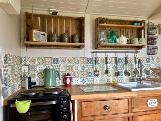 Willowbank shepherds hut - 6