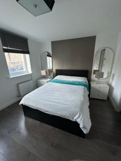 Spacious Double Room in New Development Near Station - Kent - 5