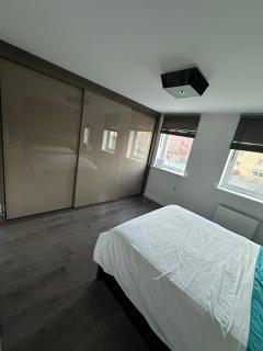 Spacious Double Room in New Development Near Station - 1