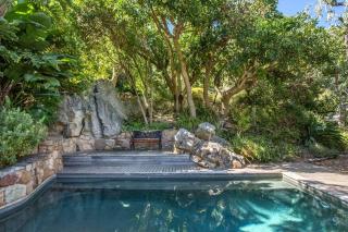 Spacious home with beautiful garden and views - 1