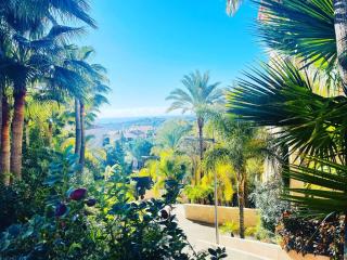 Luxury seaview apartment in Marbella located in a secure gated community with swimming pool and large terrace Perfect for families visiting Marbella and Puerto Banús - 3