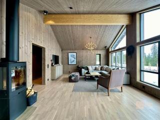 Idyllic cabin with great view right by the slopes - 3