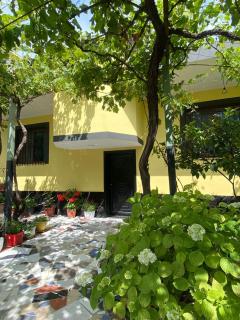 H&A Guest House - Golem - 0
