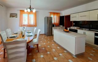 Pet Friendly Home In Pula With Kitchen - Pula - 6