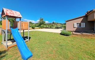 Pet Friendly Home In Pula With Kitchen - Pula - 3