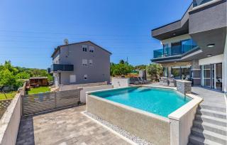 Stunning Home In Pula With Jacuzzi - Pula - 1