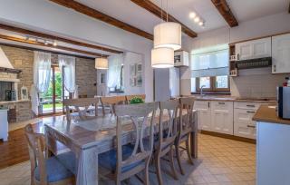 Gorgeous Home In Cabrunici - 6
