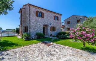 Gorgeous Home In Cabrunici - 2