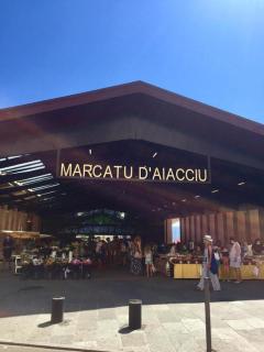 AJACCIO CENTRE VIEILLE VILLE IMPÉRIALE TT CONFORT TTES COMMODITÉS 3 a 4 PERs CATHÉDRALE A 300M MER PORT MARCHE LOCAL PLAGES - 5