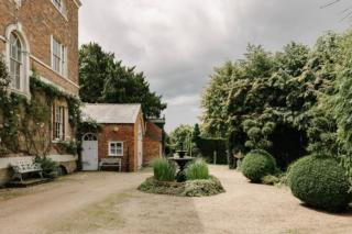 CRESSY HALL - Historic Grade II Listed Manor, Gorgeous Topiary Garden - Gosberton - 6