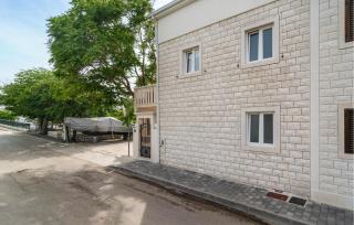 Amazing Apartment In Sutivan With Wifi - 3