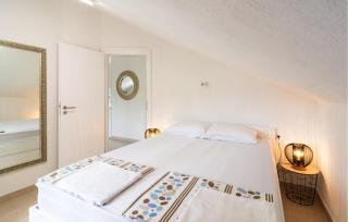 Amazing Apartment In Sutivan With Wifi - 8