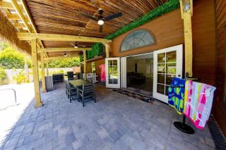 Tropical Oasis, Tiki Bar, Pool, Mini Golf, Hot Tub - 1