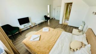 La Jenel - - 6