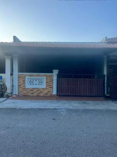 Adhwa Homestay - Kampong Bukit Katil - 0
