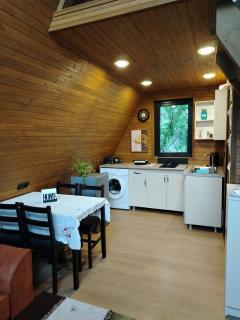 Cozy Private Cottage Large Yard - 6