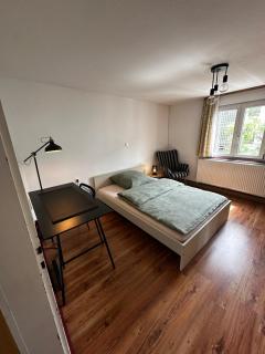 Einfaches Haus mit Privatzimmern und Gemeinschaftsräumen - Heilbronn - 0