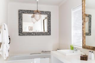 Emily Moon River Lodge - 9