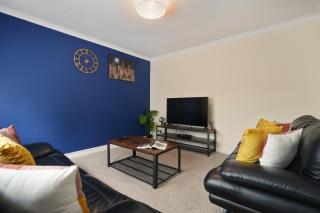 Exceptional 3 bed house, homely comforts, Close to KFC McDonalds ASDA ALDI and city centre - 4