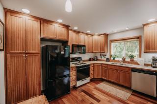 77MBR - Wi-Fi - Fireplace - Pets Ok - BBQ cabin - Glacier - 2