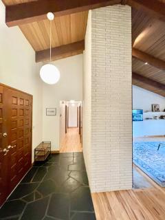 Midcentury Modern Gem - 3bd 2ba - 4