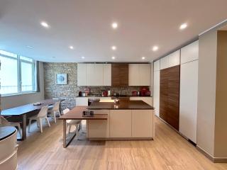 R39 Elegant Apartment with Private Parking - 9