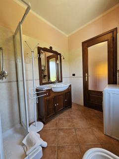 La casa rossa nel Monferrato a Moncucco Torinese - 3