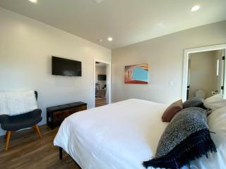 Timber & Tin B 1Bed 1Bath w Pool & Rooftop Deck - Kanab - 3