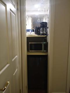 Waterfront Hideaway Private Suite-King bed room - 2