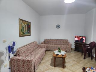 Comfy Beachfront Apartment - 50m from the Sea - Golem - 5