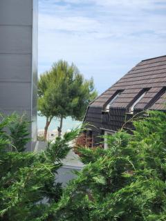 Comfy Beachfront Apartment - 50m from the Sea - Golem - 1