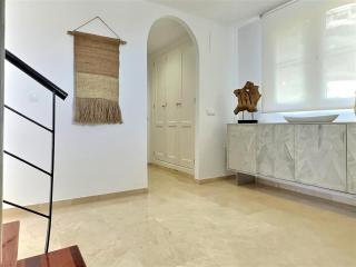 Incredible sea views in this three-bedroom penthouse apartment - 4