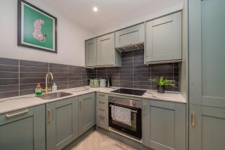 3 Bedrooms & 2 Bathroom Holiday Flat Right Next To Brighton Beach - 6