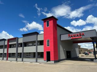 Ramada by Wyndham Medicine Hat - 3