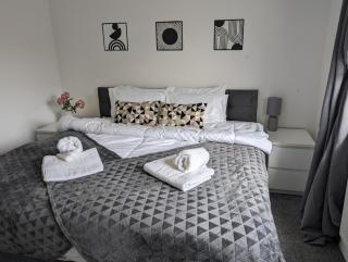Manchester City Centre House, perfect for long stays! Parking, Wifi, Outdoor space - Manchester - 4