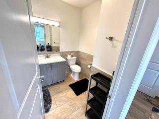 FuLLy LoAdeD ReSerVaTioN 3bed 2ba w Parking - 1