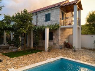 Holiday home Bilini Dvori - house with swimming pool - Garci - 7